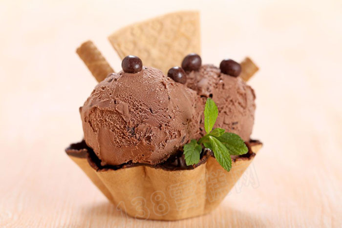 伊利巧克力味冰淇淋桶装雪糕批发3.5kg